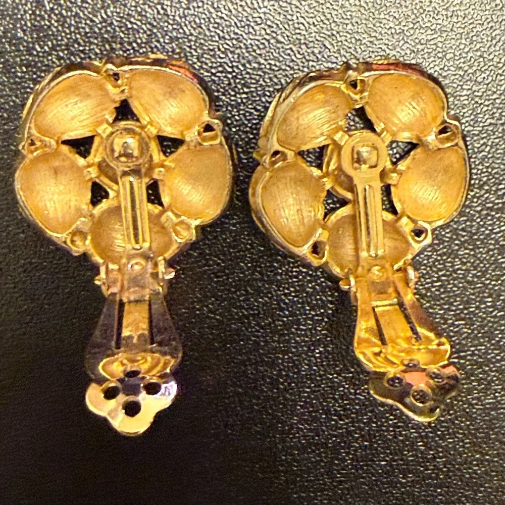Lisner Vintage Gold Tone Round Clip-On‎ Earrings - Signed Fashion Jewelry
